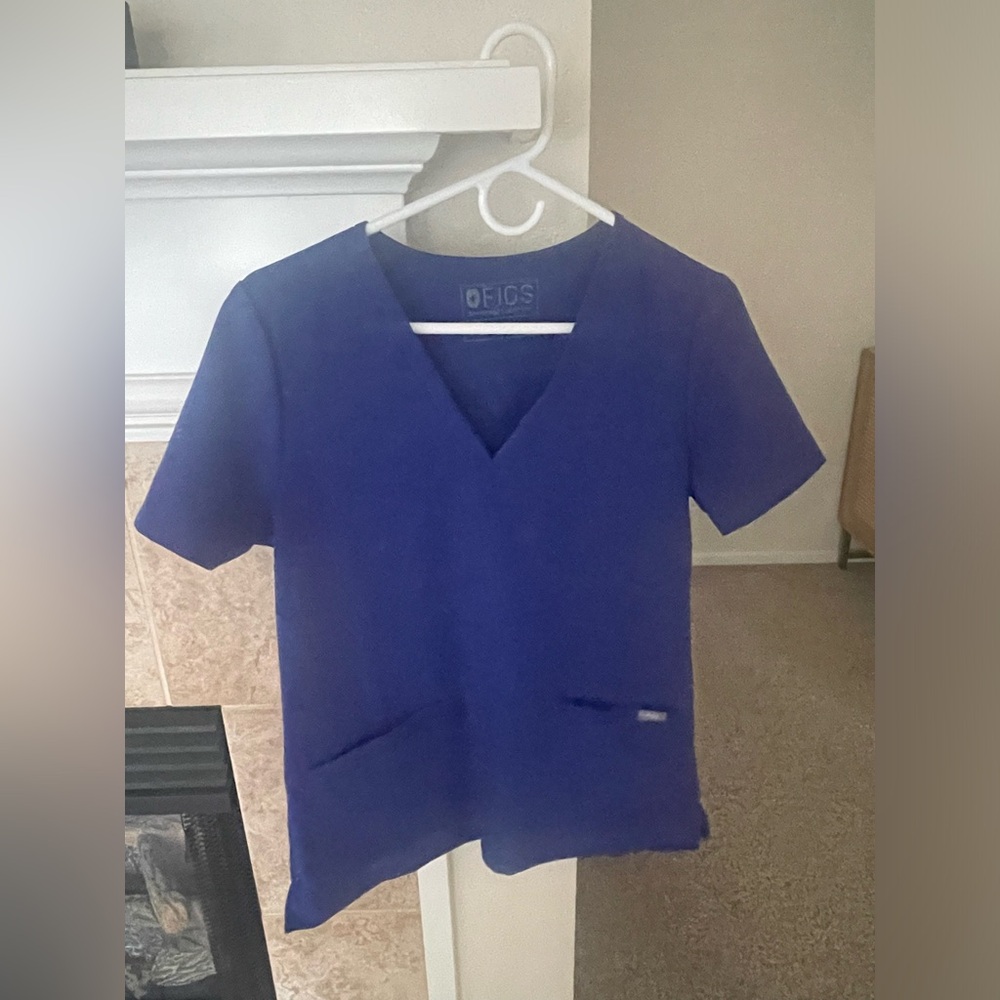 Gently used Blue figs scrub top, size small.